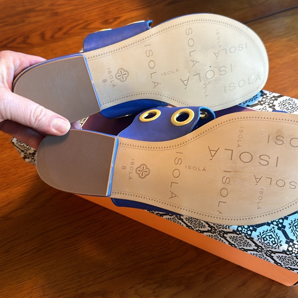 ISOLA electric blue grommet toe ring flat sandals. New in box. Size 8M - Picture 3 of 4
